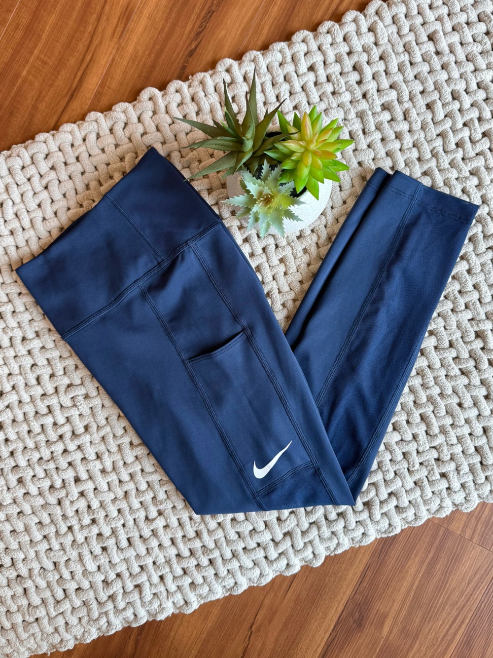 Nike | Women’s Dri-FIT Mid-Rise Mesh Cropped Training Leggings | Navy | X-Small